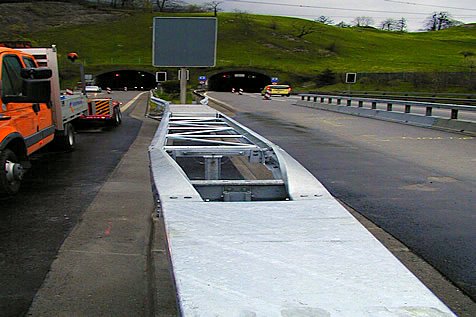 Handbetriebene Barriere bei &Uuml;berfahrt