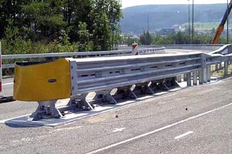 Gepr&uuml;fter Anpralld&auml;mpfer Typ TAU