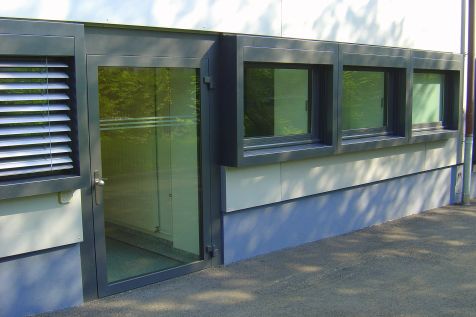 T&uuml;re zu einem Nebeneingang